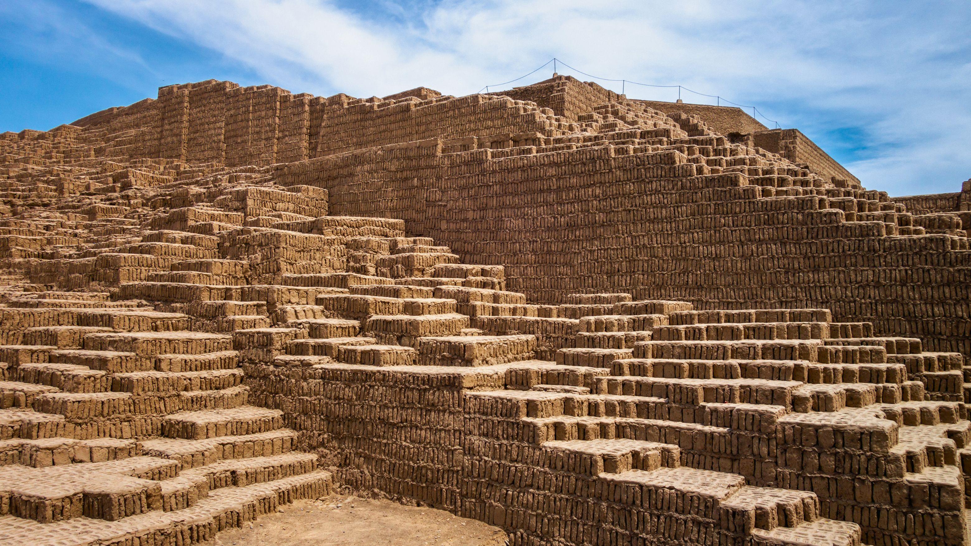 Lima_huaca_pucllana
